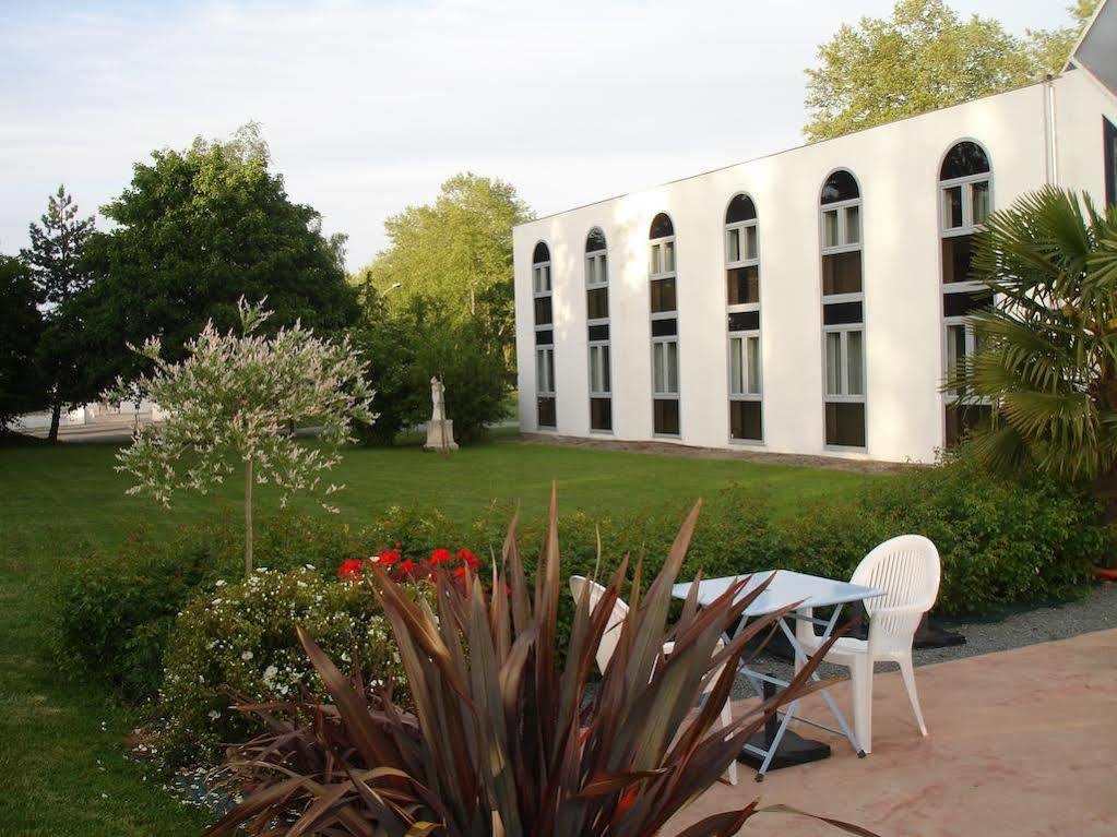 Agape Hotel Bessines Екстериор снимка