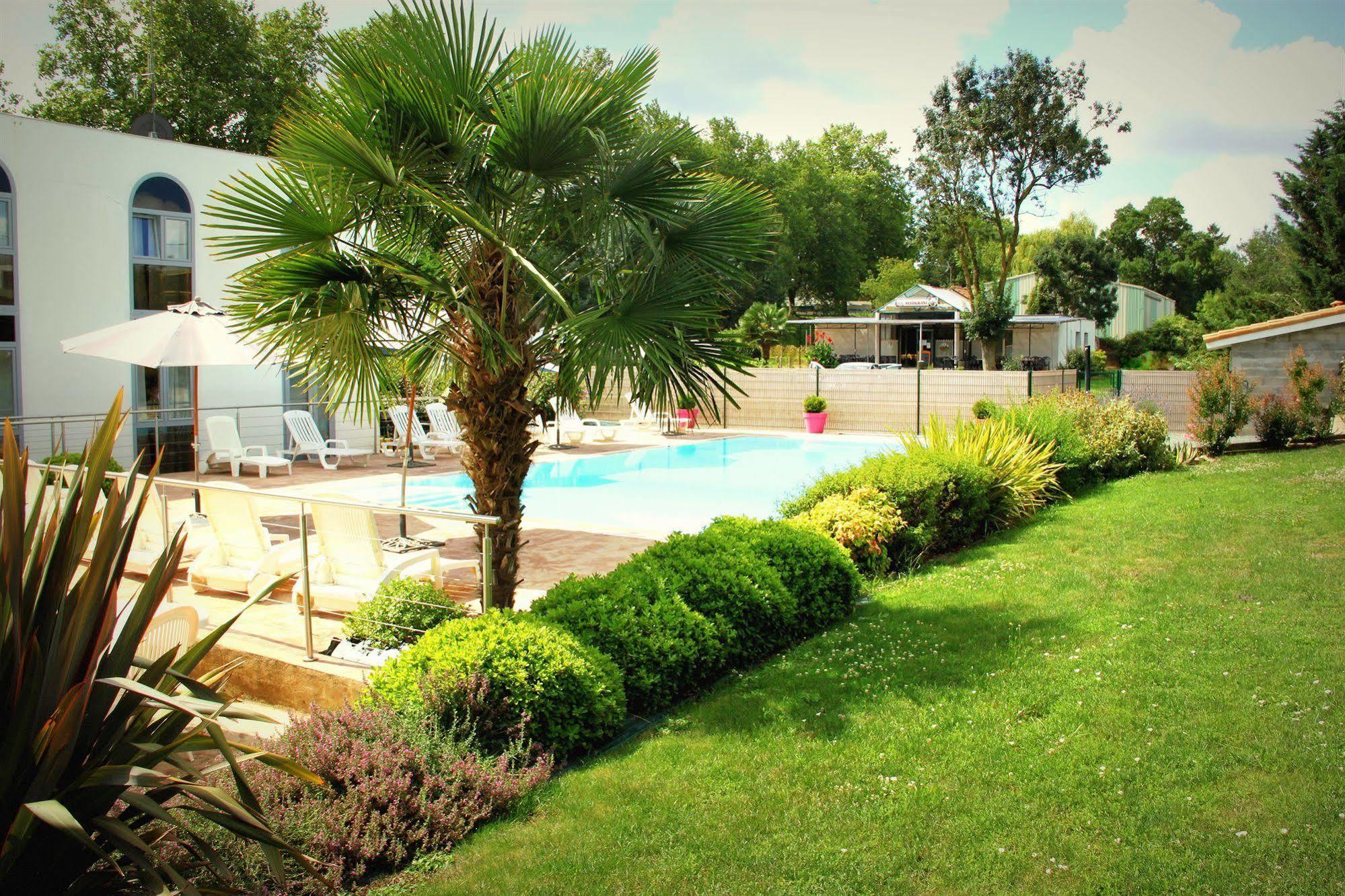 Agape Hotel Bessines Екстериор снимка